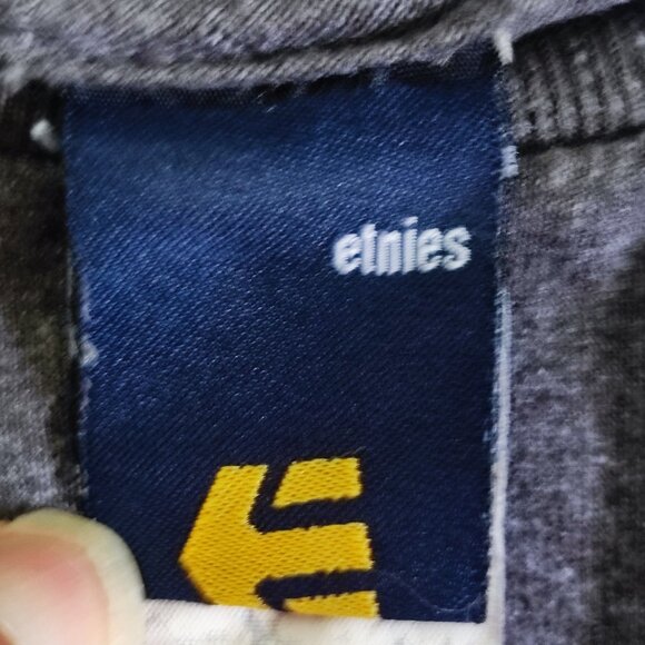 Etnies long sleeve lightweight pullover grey with graphic design men's size M - Picture 4 of 8